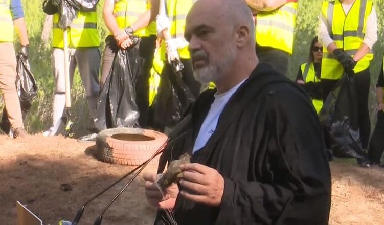  Rama nis pastrimin nga Vlora/ Qeveria, fond shtesë për bashkitë dhe një task forcë (VIDEO)