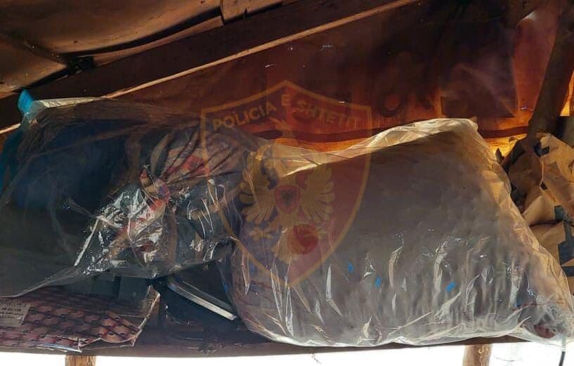 I sekuestrohen 13 kg kanabis në banesë, arrestohet 45-vjeçari në Borsh
