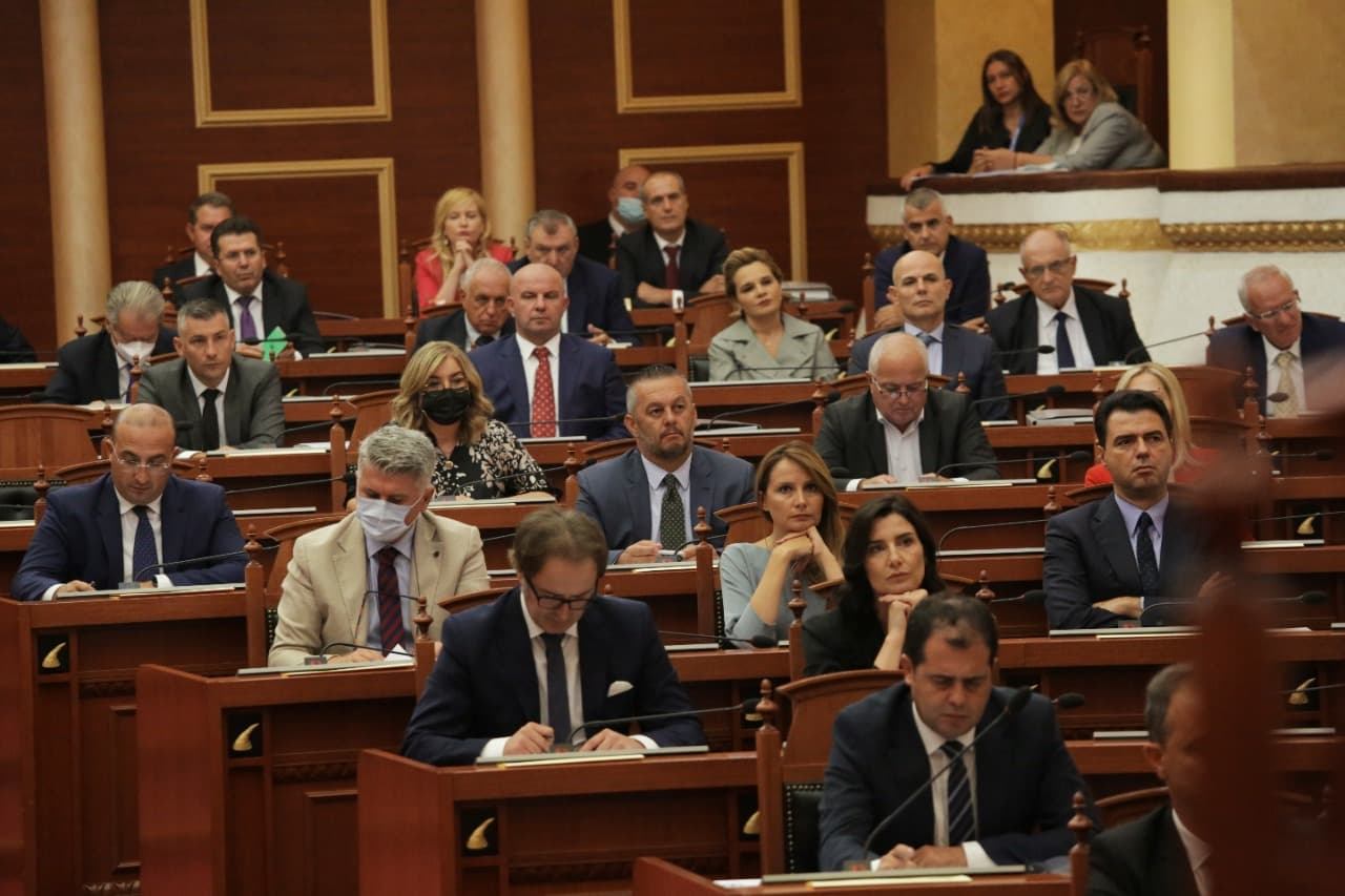 Mblidhet sot Kuvendi, diskutohet për ngritjen e Komisionit për reformën zgjedhore