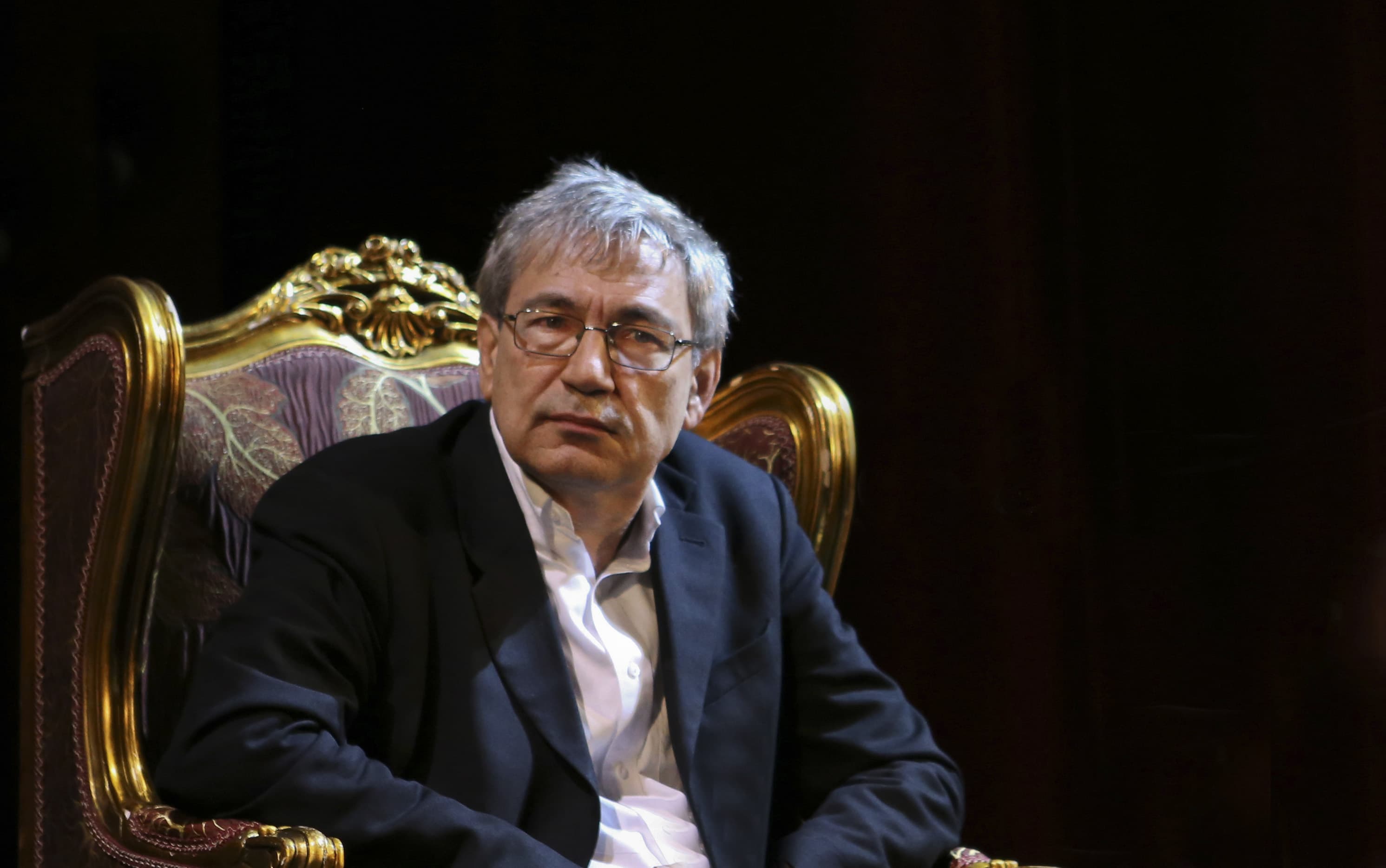 Orhan Pamuk vihet nën hetim në Turqi