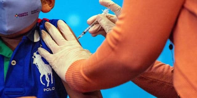 CEO i Pfizer: Ata që dezinformojnë mbi vaksinat Covid janë ‘kriminelë’