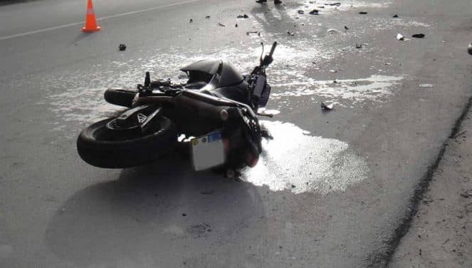 Makina përplaset me motorin në Tiranë, plagoset aktori i njohur