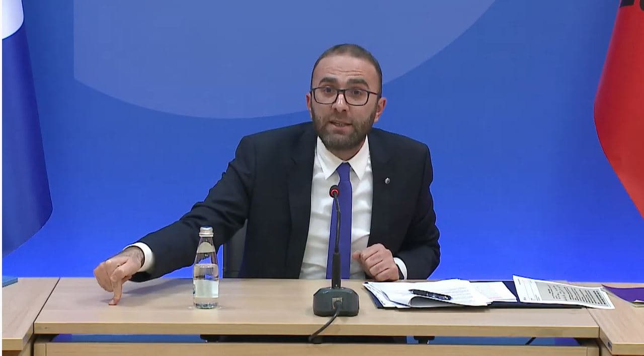      Bardhi thirrje Berishës: Nëse i ke firmat, dorëzoji në zyrën e protokollit