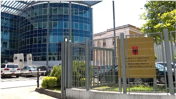 Nën hetim ish-zyrtari i burgut Peqin (VIDEO)