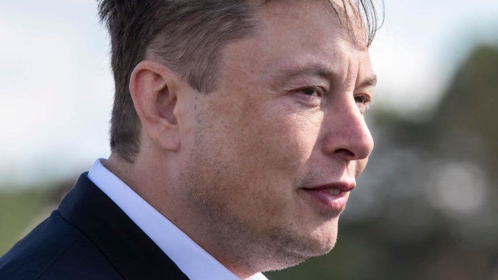 Shefi i Tesla, Elon Musk, shet 5 miliardë dollarë aksione