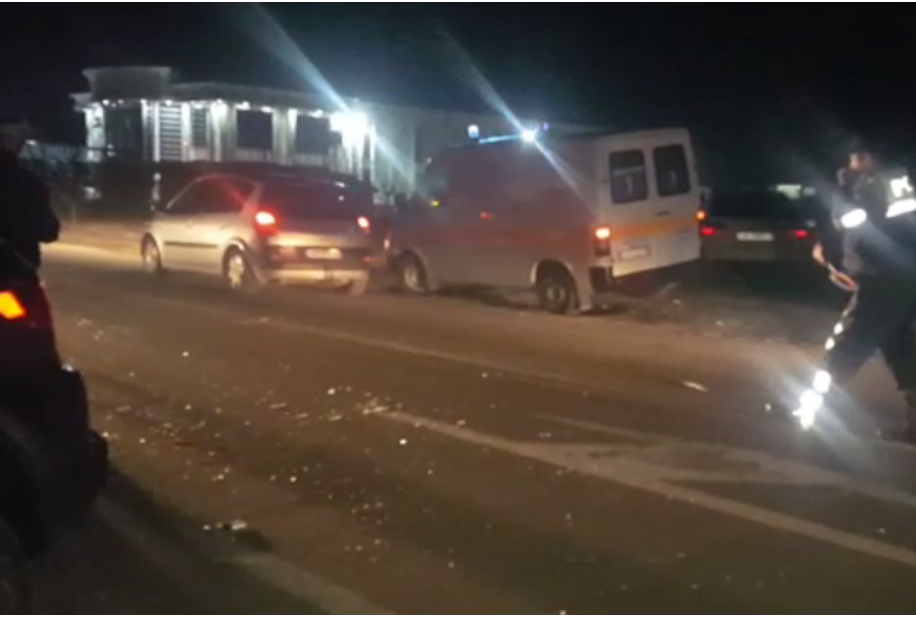 Durrës, dy mjete përplasin 2 këmbësorë