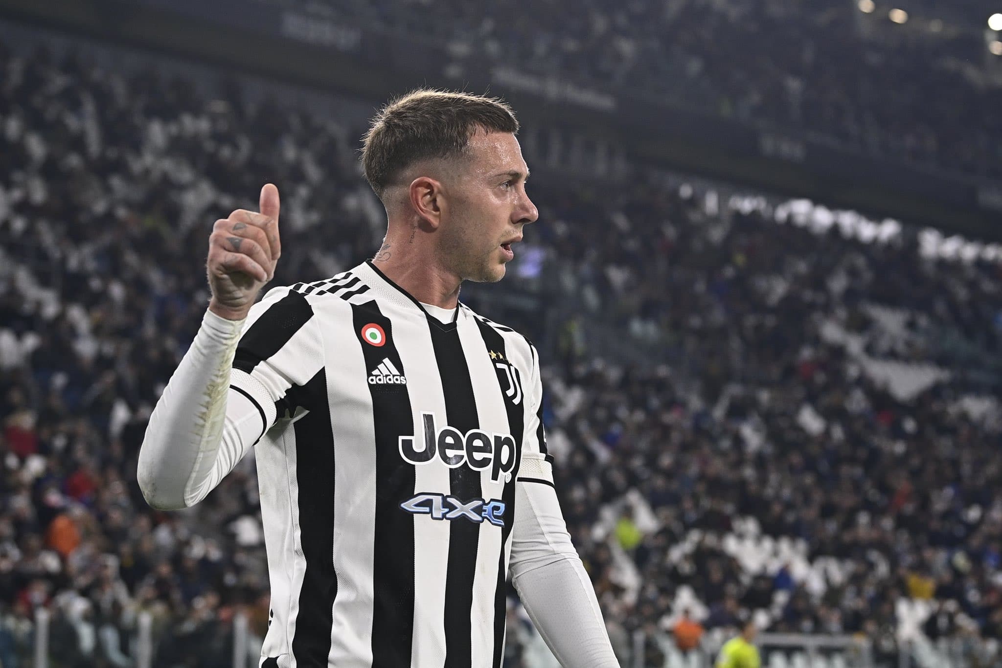Juventus drejt rinovimit me Bernardeschin