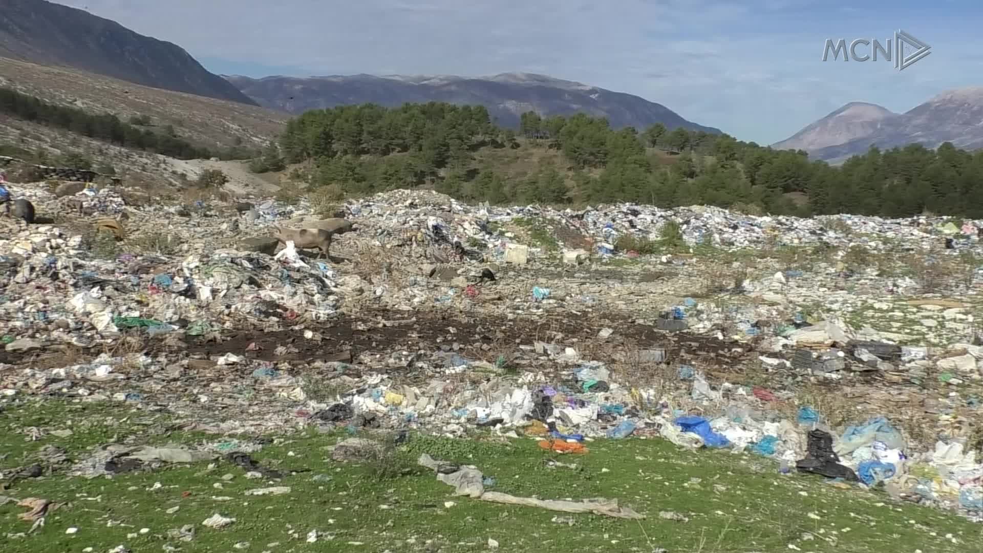 Ndotja nga mbetjet në Gjirokastër (VIDEO)