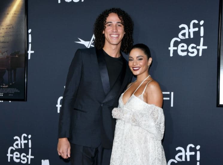 Vanessa Hudgens dhe i dashuri i saj bëjnë debutimin e parë si çift në tapetin e kuq (FOTO)