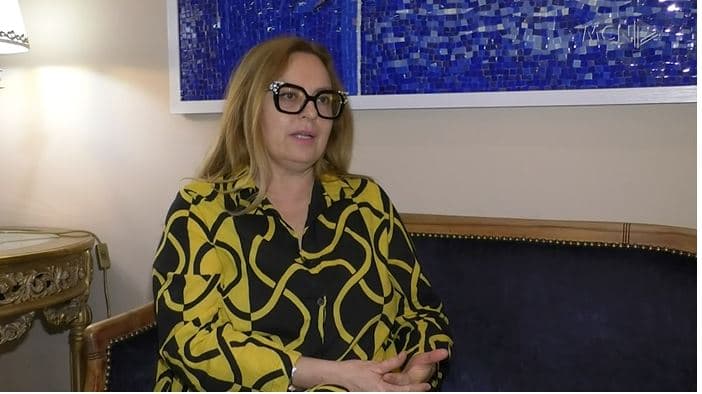 Mbështetësja e Shehajt firmos për Kuvendin, Çela: Paloka e Vokshi, të parët që kanë shkelur statutin (VIDEO)