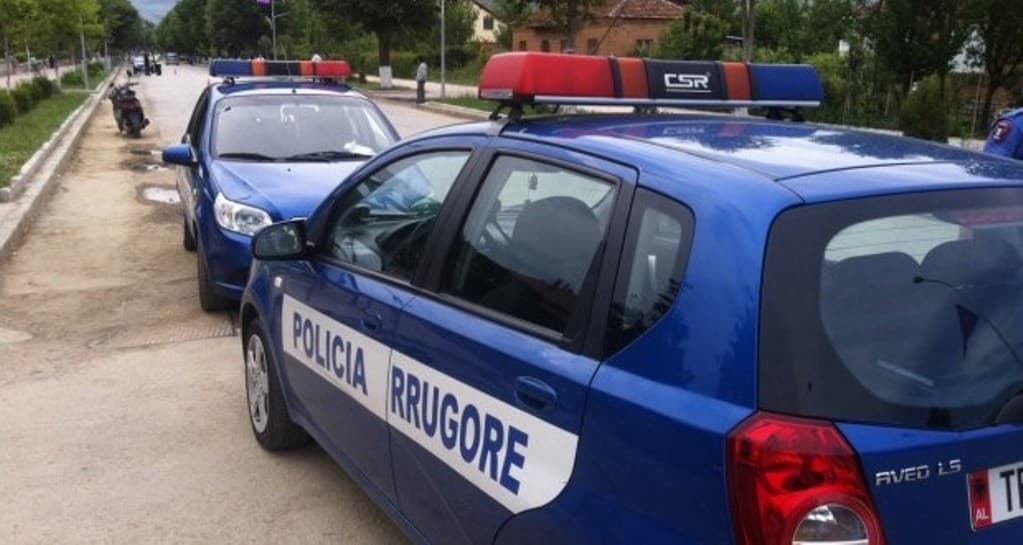 Makina përplaset me fugonin me nxënës shkolle në Yzberisht, 14 të lënduar