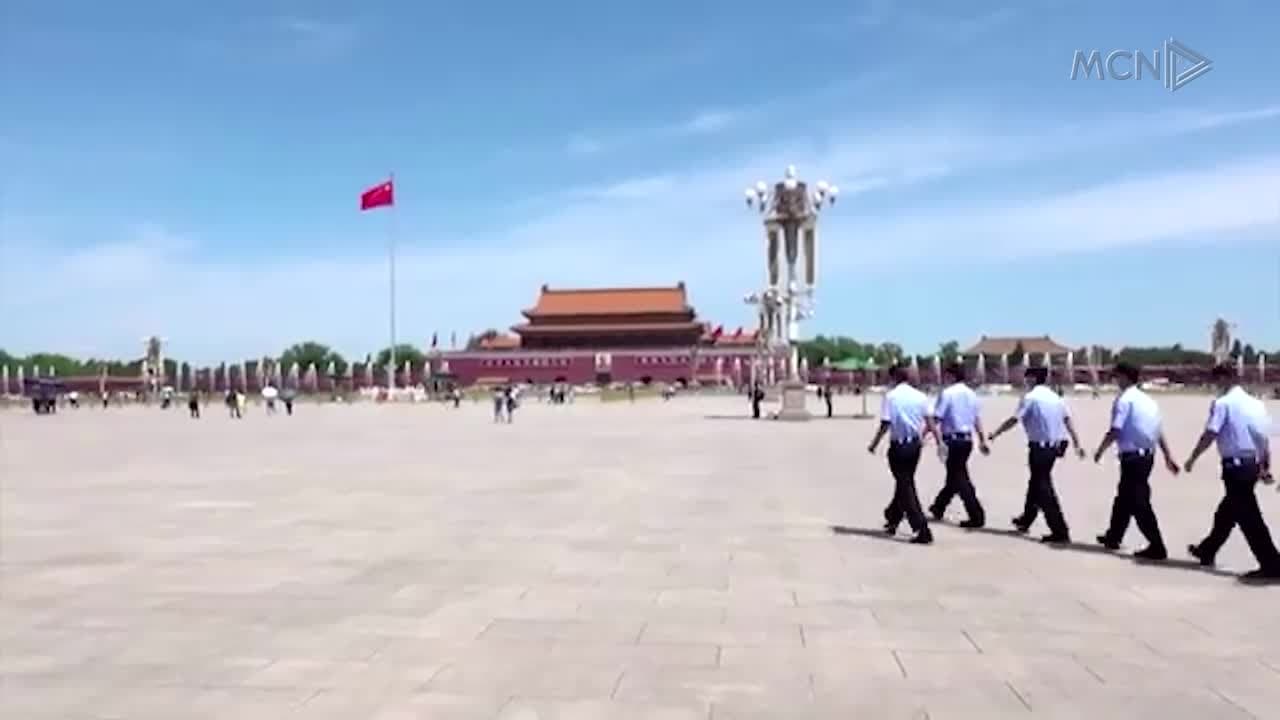 Zhduket tenistja kineze (VIDEO)
