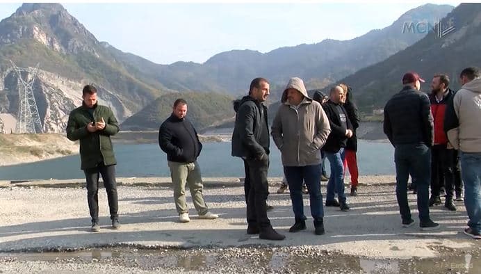  Pezullimi i rrugës Vau i Dejës-Koman/ Banorët në protestë, kërkojnë vazhdimin e projektit (VIDEO)