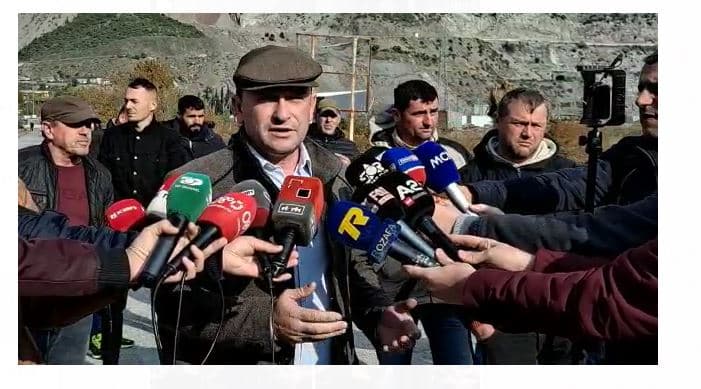 “Ngrin” rikonstruksioni i rrugës së Komanit, banorët në protestë (VIDEO)
