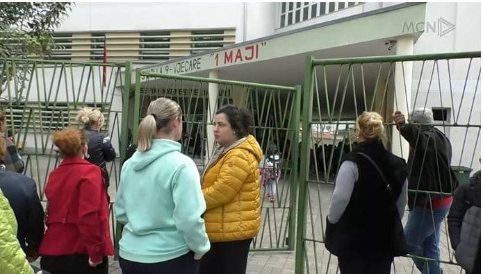 Prindërit të pasigurtë për fëmijët në shkolla: Oficeri i sigurisë nuk na ofron siguri (VIDEO)