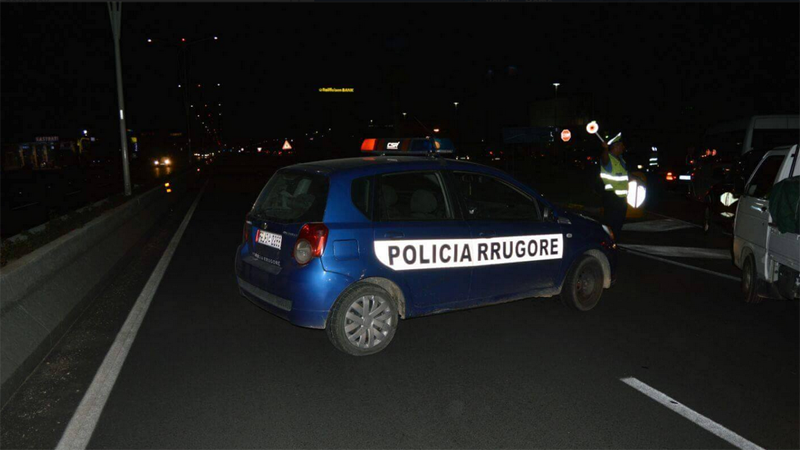 Durrës, makina përplas një këmbësor