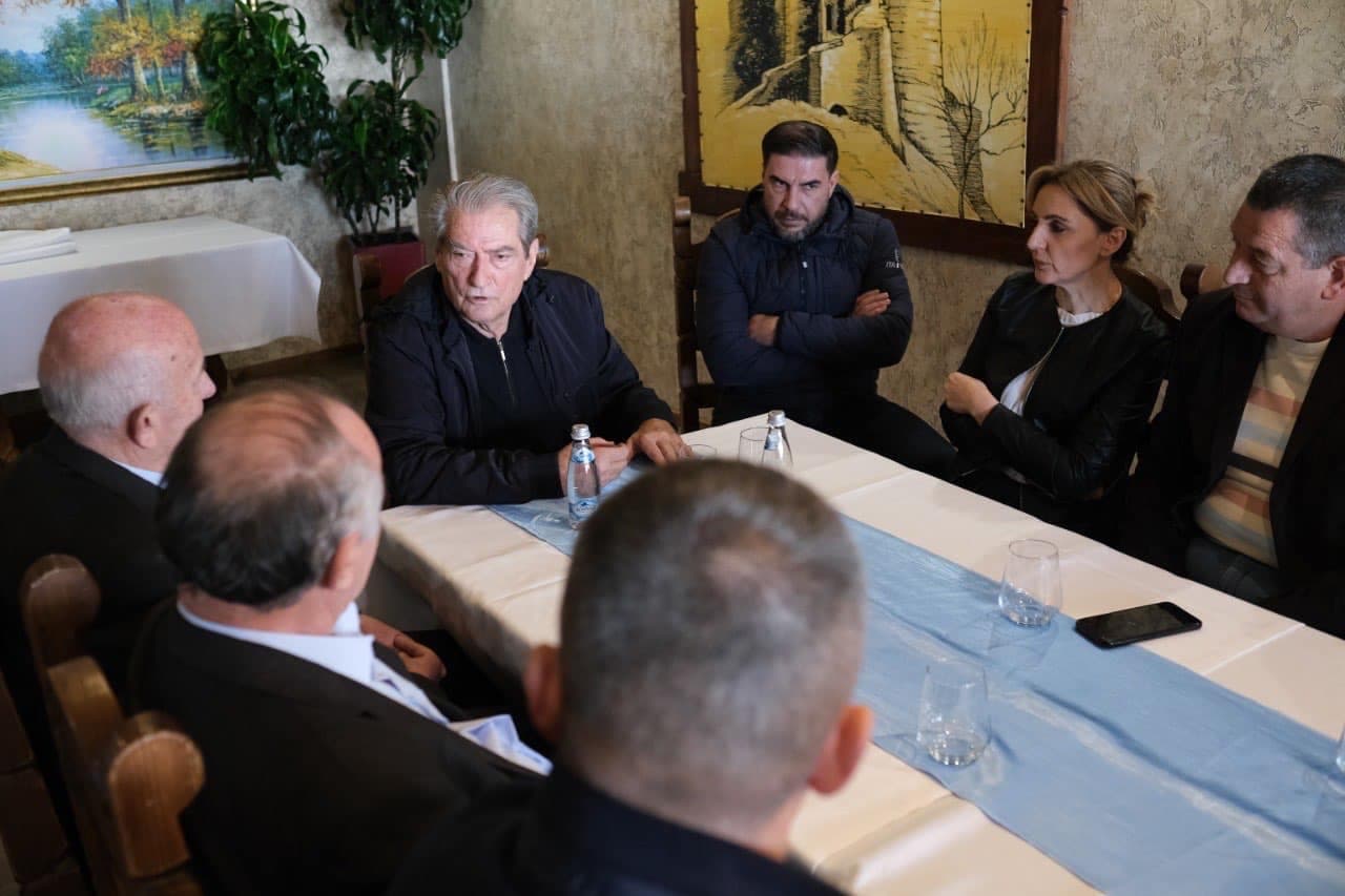 Berisha me demokratët e Krujës: Rreth 2/3 e delegateve kanë firmosur kërkesën për mbledhjen e Kuvendit Kombëtar
