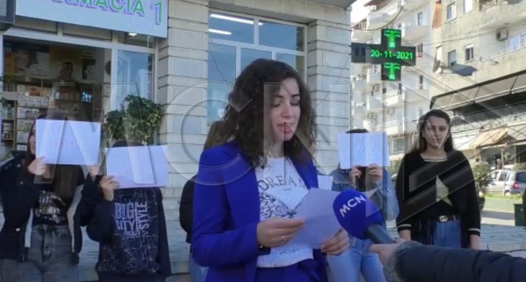 Të rinjtë gjirokastritë kërkojnë dënim me vdekje për Klodian Çalamanin (VIDEO)