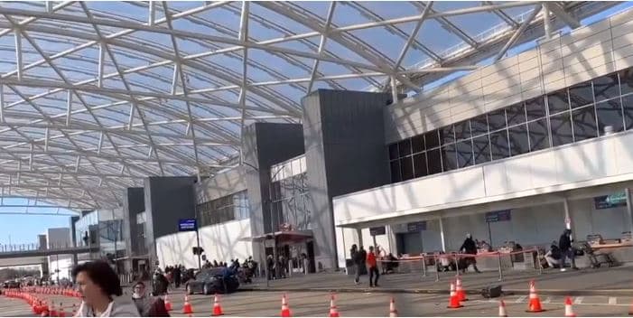 Kaos në aeroportin e Atlantës, plagosen me armë 3 persona