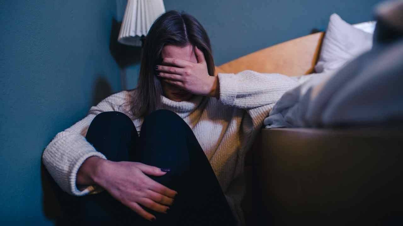 Vuani nga depresioni i vjeshtës? Simptomat dhe kurat më të dobishme