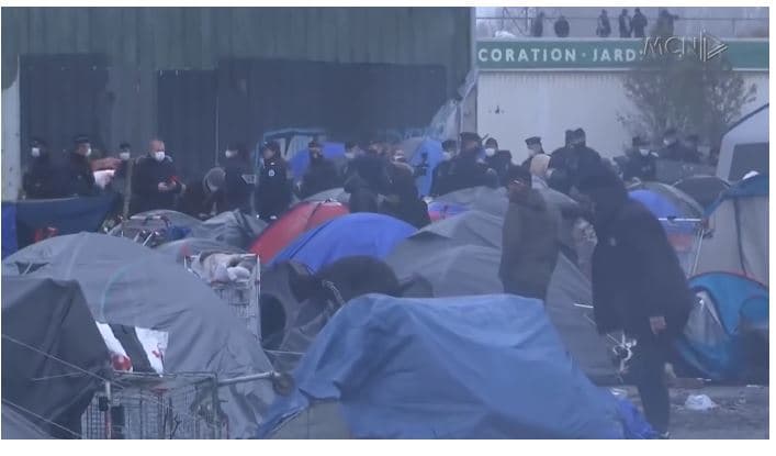Në PS, zëra pro kampit të refugjatëve. Stërkaj: Do na vinte leku. Zv-ministri i MB: S’ka marrëveshje