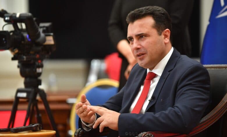 Kryeministri Zaev uron Ditën e Alfabetit Shqip: Le të nderojmë diversitetin etnik dhe gjuhësor