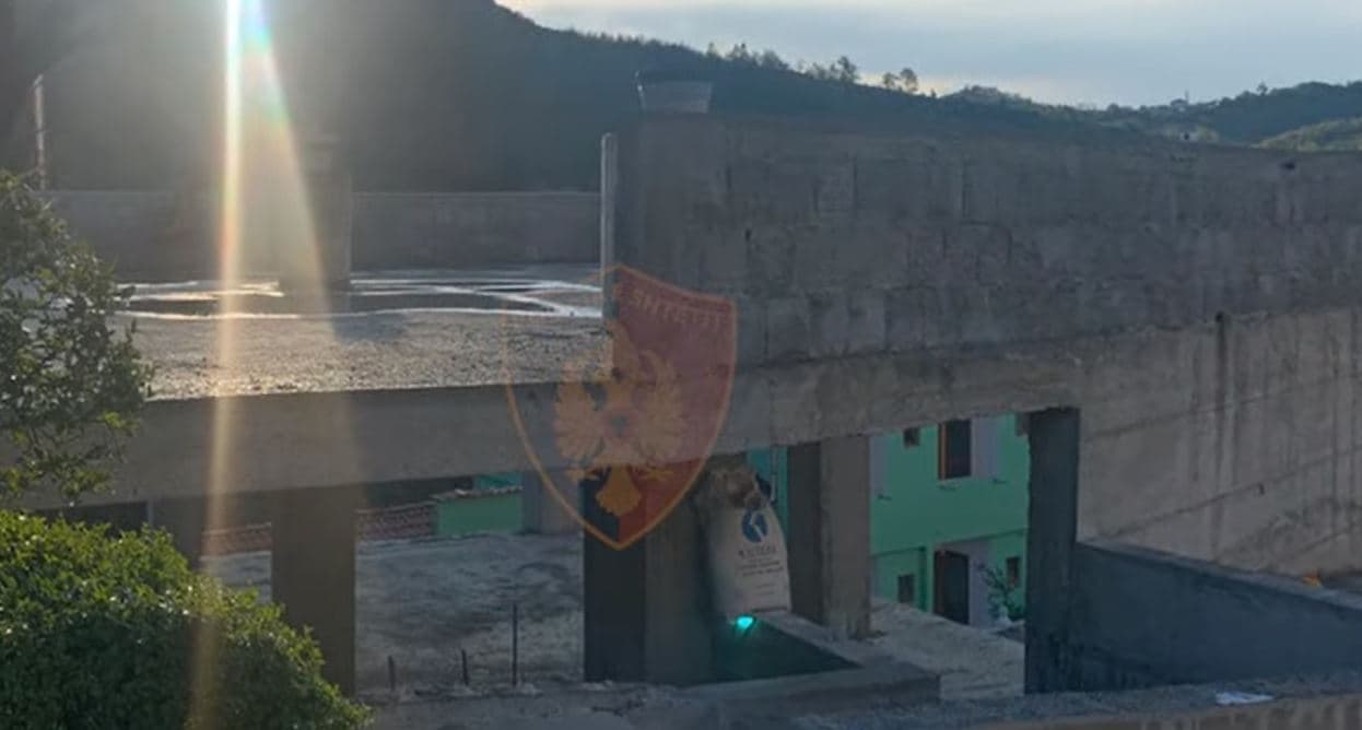 Ndërtuan pa leje në zonën e llixhave, arrestohet ish-kryeinspektori në Elbasan