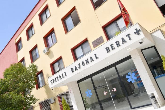 Mori ryshfet për të kryer një operacion, hetohet mjekja në Berat