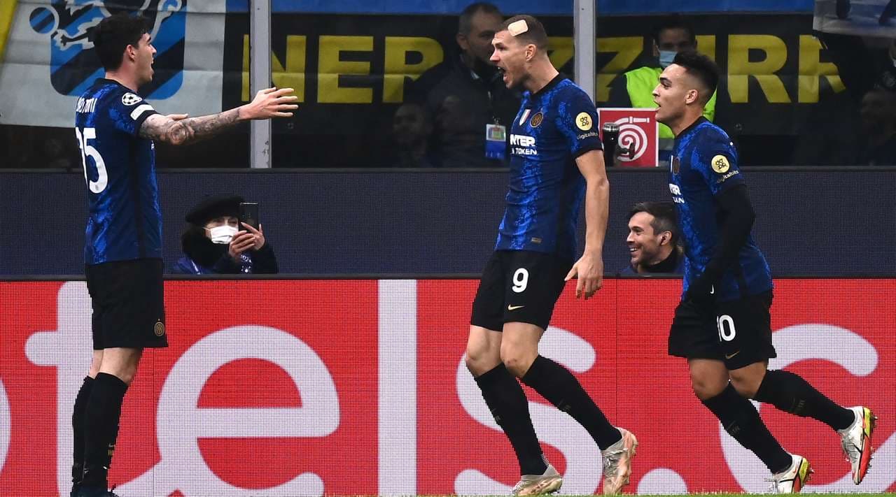 Champions League/ Dzeko i jep kryesimin Interit, Ajax fiton me përmbysje (VIDEO)