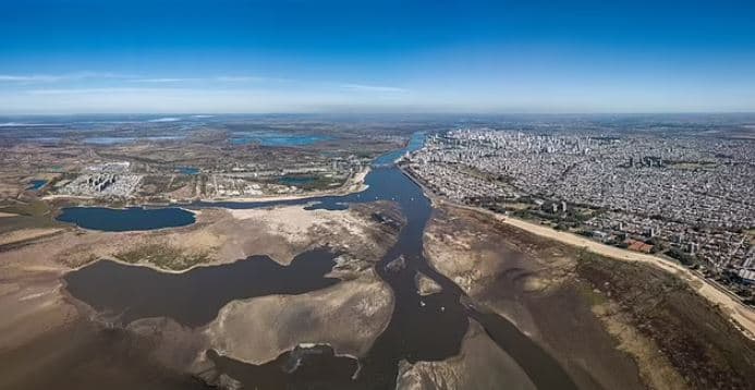 Piranhat sulmojnë njerëzit në lumin argjentinas, lëndohen më shumë se 30 veta