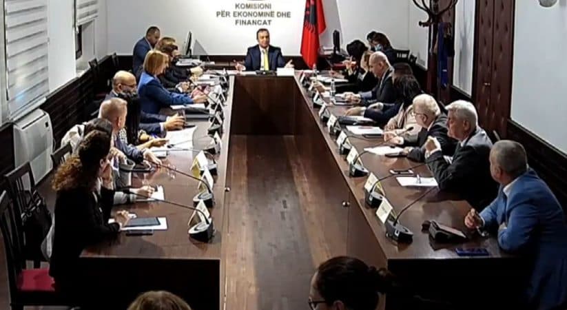 Si e rrëzoi korrupsioni paketën fiskale
