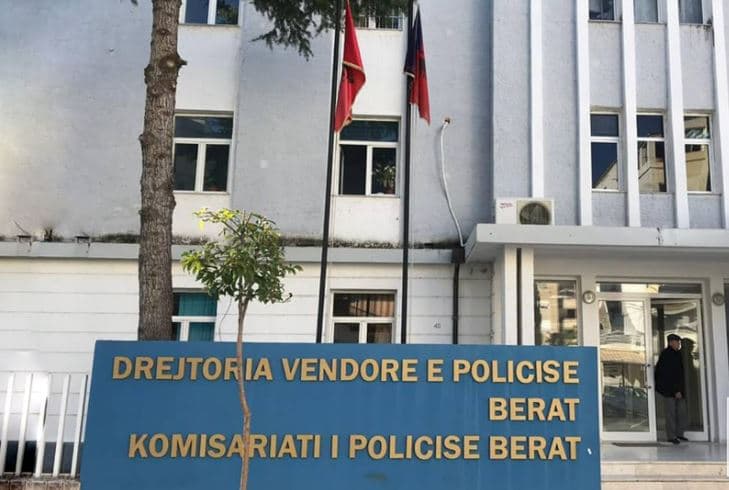 50-vjeçari në Berat çan gomat e makinës dhe tenton të vrasë vëllain me thikë 