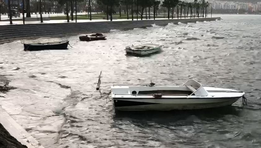  Moti i keq/ Ndalohet dalja në det e mjeteve të vogla lundruese dhe anijeve në Vlorë