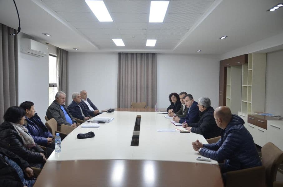 Balla takon drejtuesit e sindikatës së naftëtarëve: Mbrojmë të drejtat e tyre nga detyrimet e prapambetura