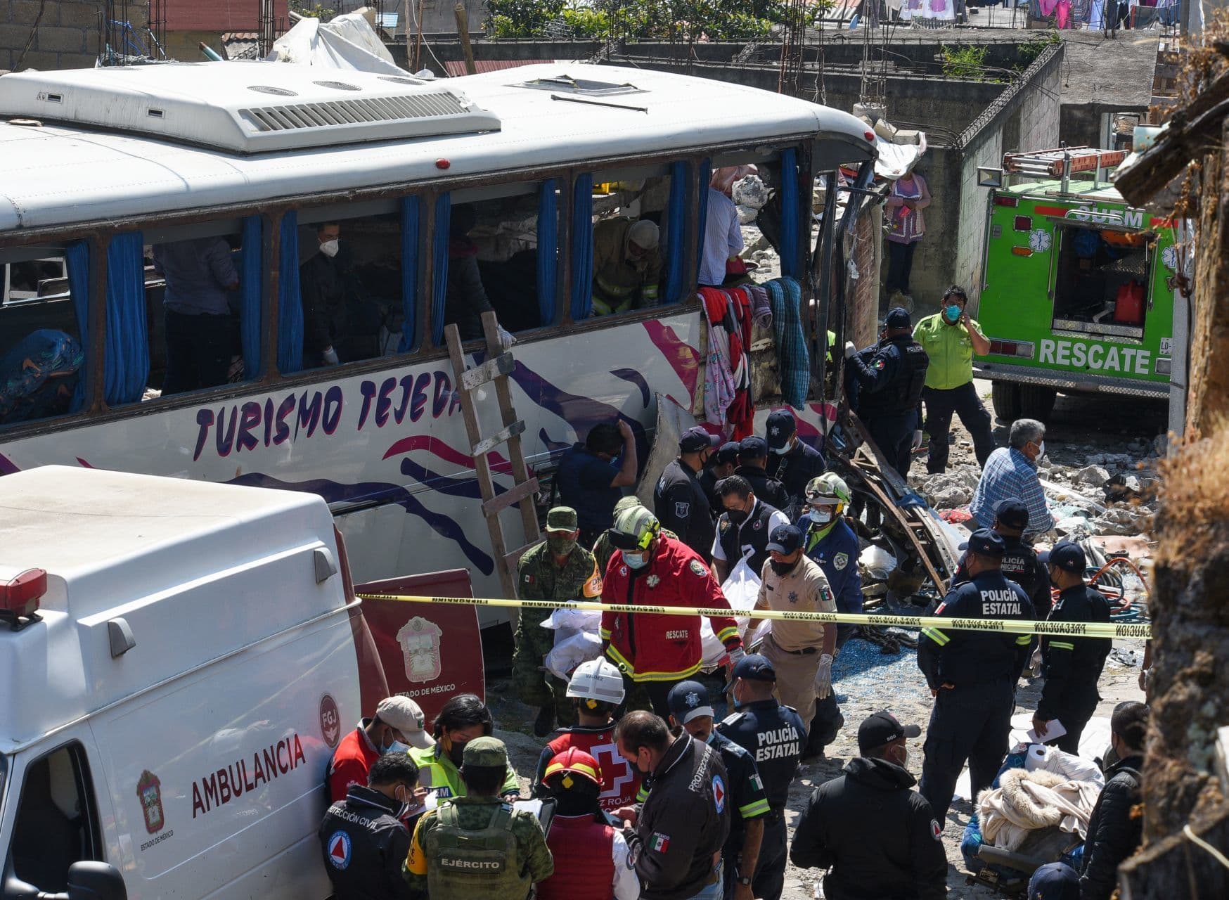Autobusi përplaset me një shtëpi në Meksikë, 19 të vdekur dhe 30 të plagosur