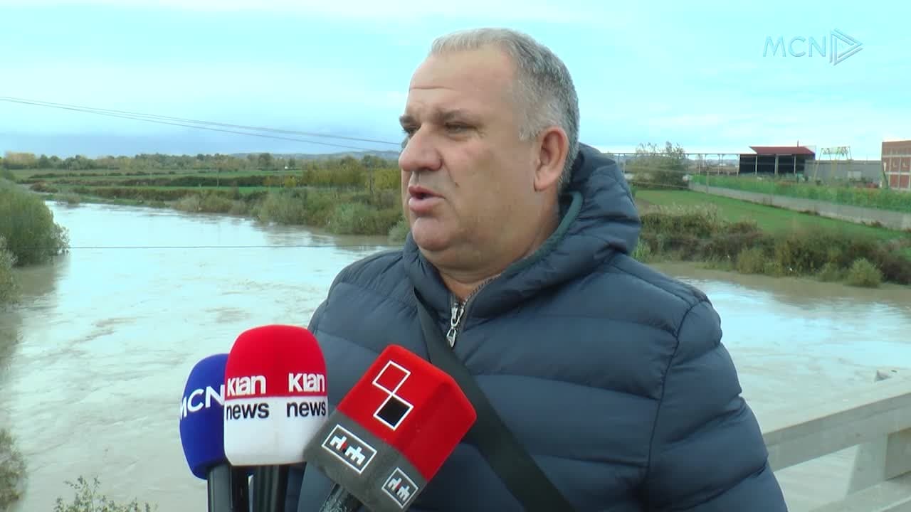 Reshjet e dëborës vështirësojnë qarkullimin (VIDEO)