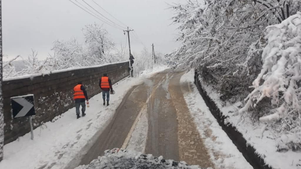 Reshjet e borës/ ARRSH: Akset rrugore të hapura, qarkullimi pa probleme