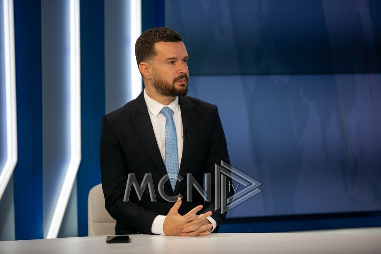 Urimi me foton e Enverit, Curri: Provokim i PS-së përmes një anonimi