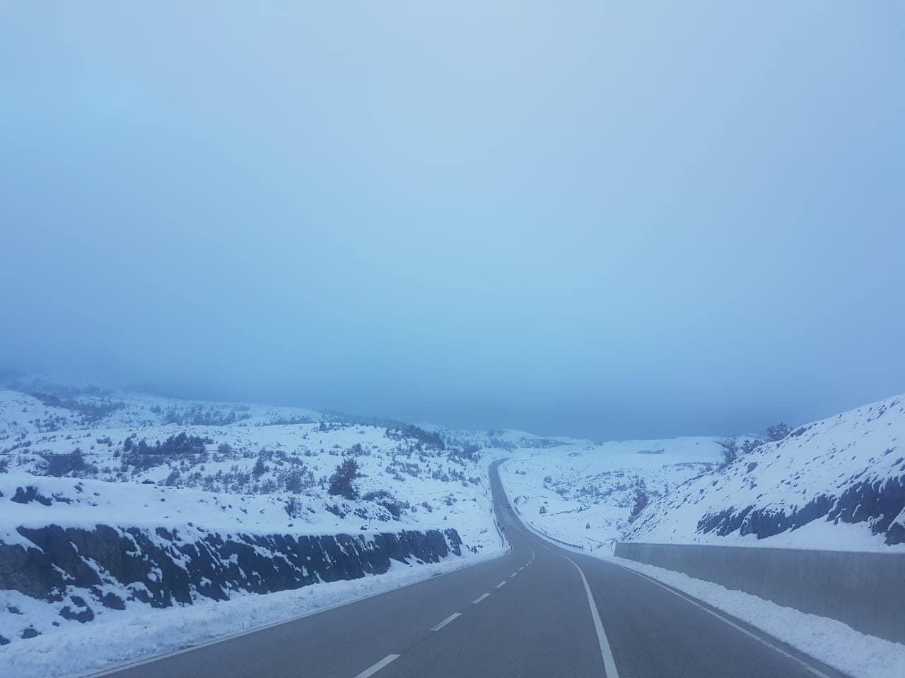 Borë dhe ngrica në vendin tonë, ARRSH jep detaje për situatën e rrugëve
