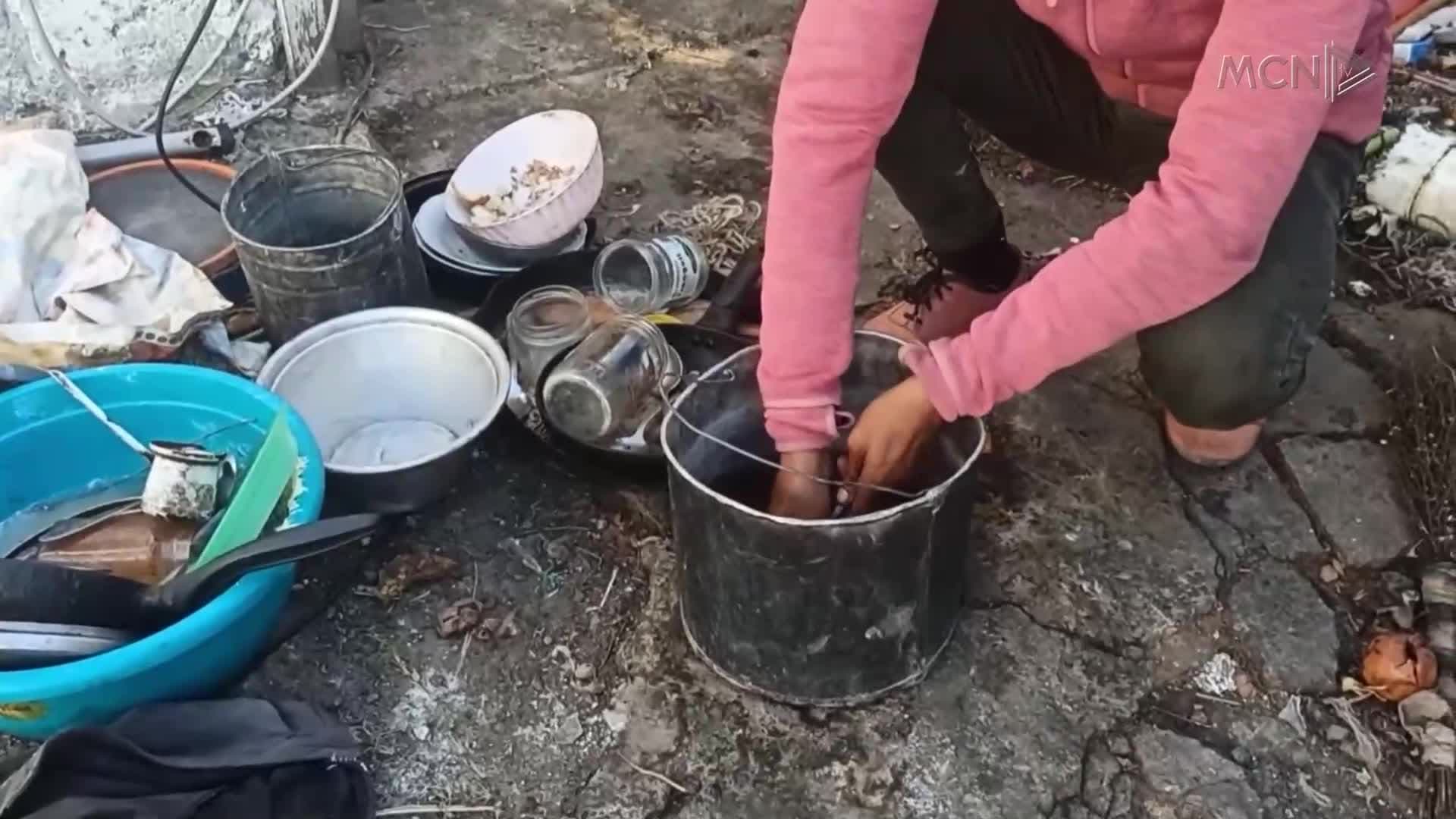 Nga çadra në banesën e shkatërruar (VIDEO)