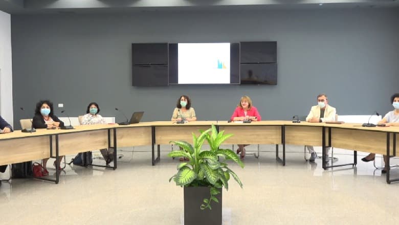 ‘Omicron’ po alarmon Europën, mblidhet sot Komiteti Teknik të Ekspertëve