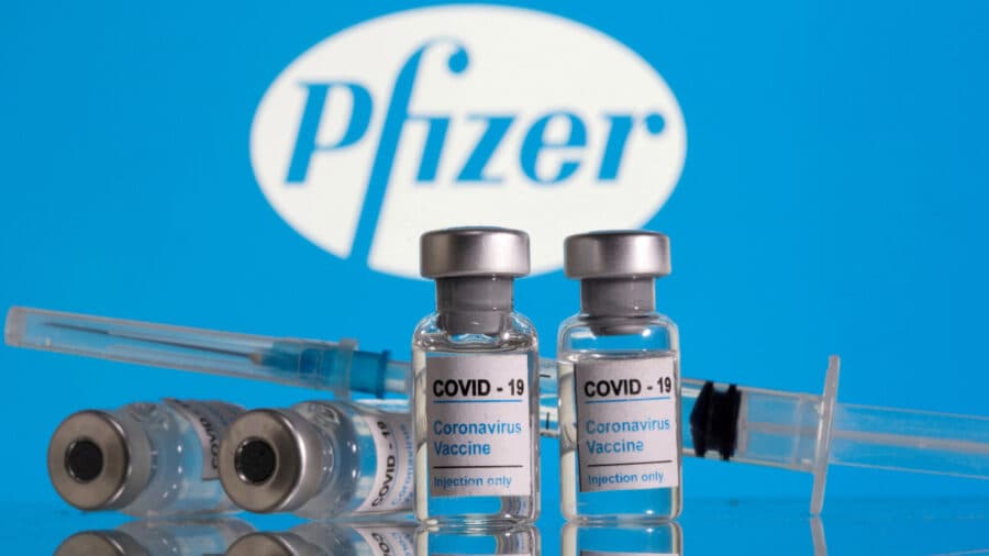 Kreu i firmës Pfizer: Vaksina duhet të injektohet çdo vit