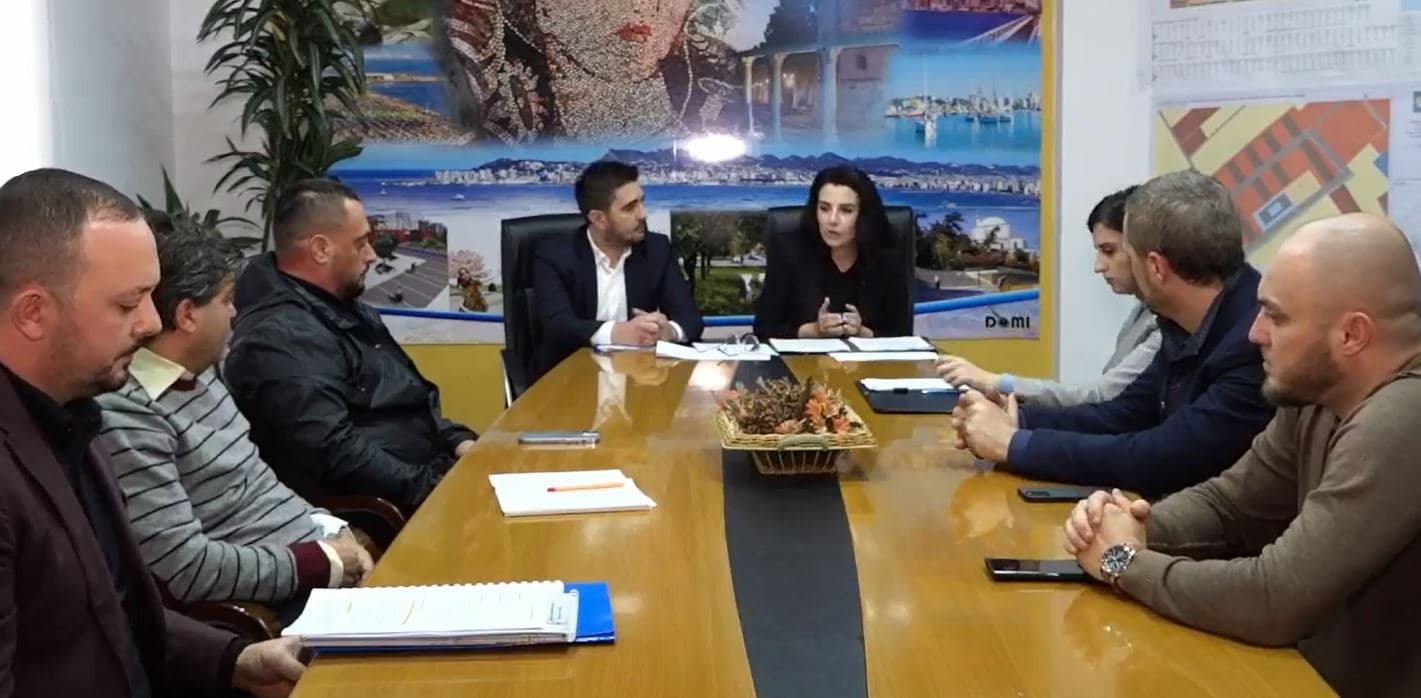 Reforma e ujit, Balluku me kryebashkiakët në Durrës: Tregohuni seriozë, miliona euro dëm