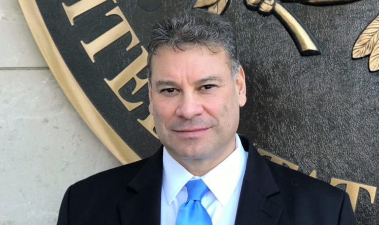 Pak ditë para Kuvendit të thirrur nga Berisha, Escobar vjen në Tiranë