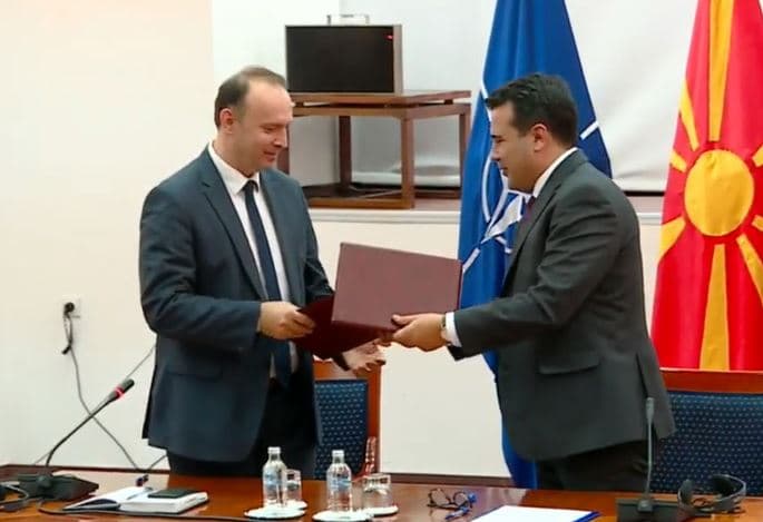 “Alternativa” bëhet pjesë e kabinetit të Zaev, i besohen tre ministri dhe disa institucione në MV