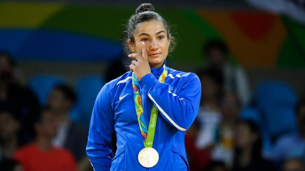 I dha Kosovës medaljen e parë të artë, Majlinda Kelmendi pensionohet me ceremoni shtetërore
