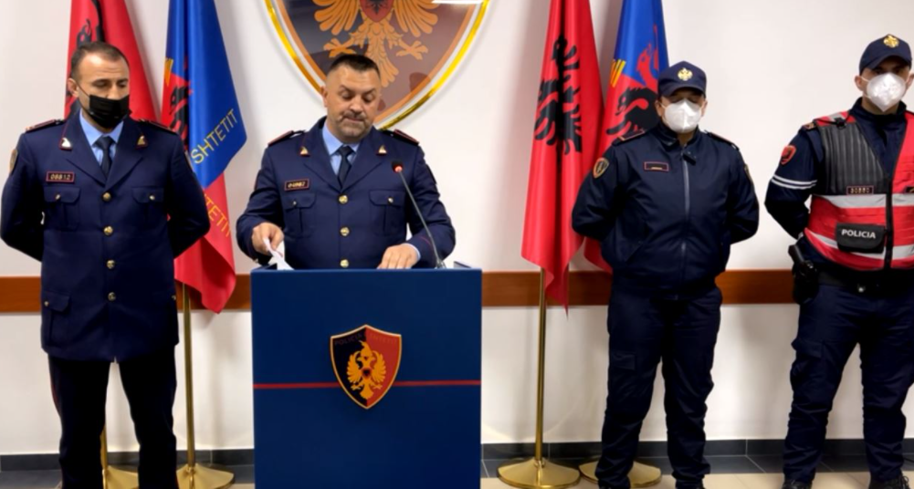      Planifikuan një vrasje në Tiranë/ Shpallen në kërkim dy persona, arrestohen tre të tjerë (VIDEO)