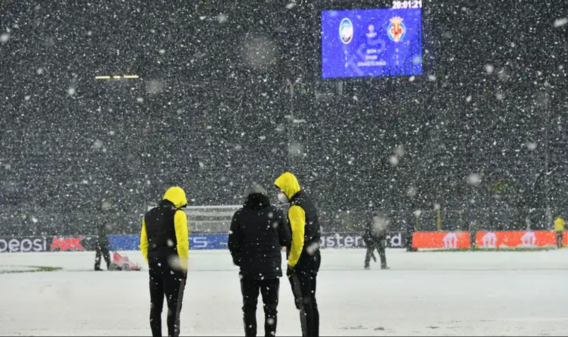 Dëbora mbulon fushën, shtyhet ndeshja e Champions League