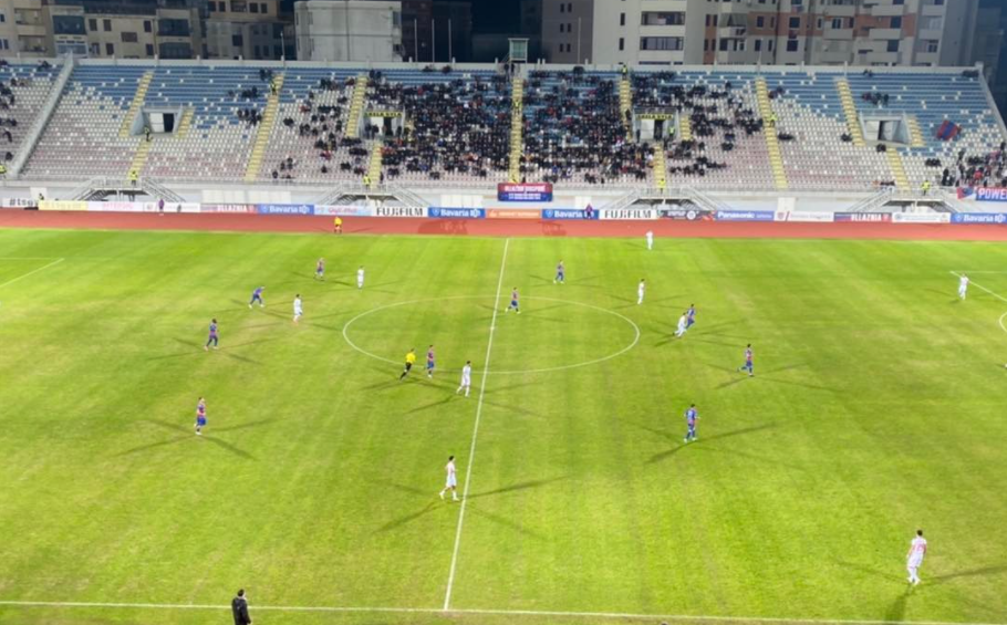 Pjesët e para/ Vllaznia në avantazh ndaj Partizanit, nuk ka gola në Skënderbeu-Egnatia