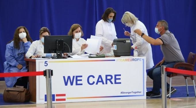 Doza përforcuese në Kosovë/ Ministria e Shëndetësisë: Aplikimi mbi ata të moshës 18-vjeçare